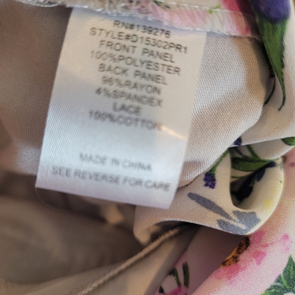 Daniel Rainn Keyhole Crochet Top Size Medium NEW! - Picture 4 of 4